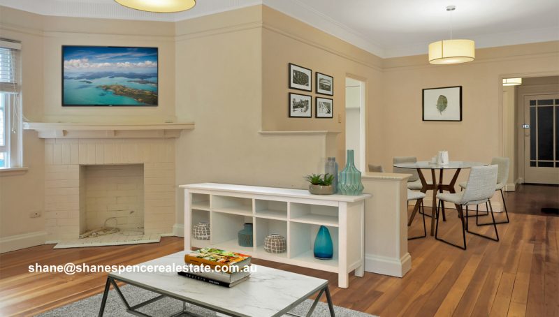 Beachside Art Deco Apartment