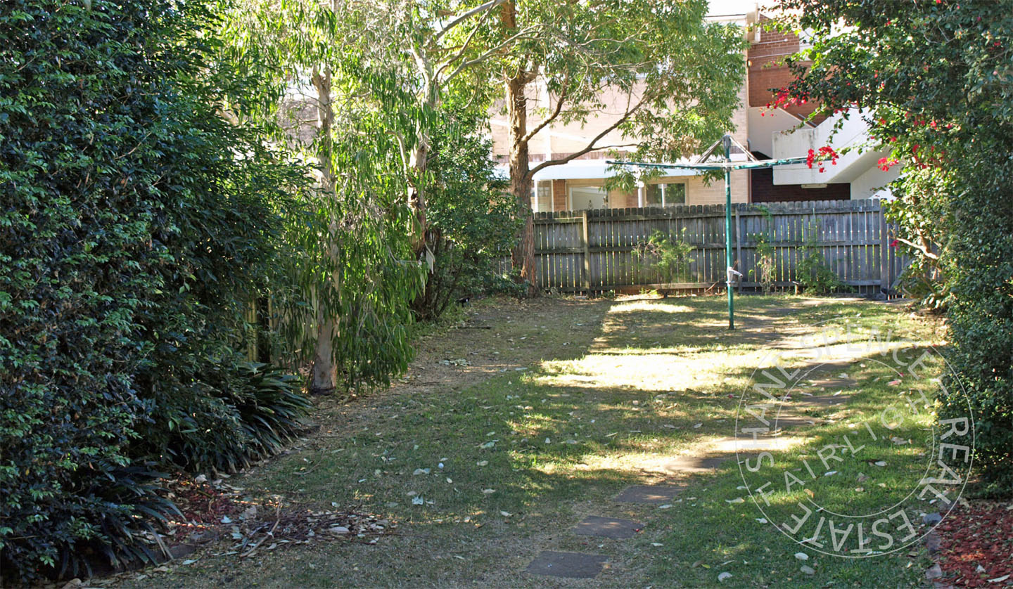 Shane Spence Real Estate Fairlight agent auction