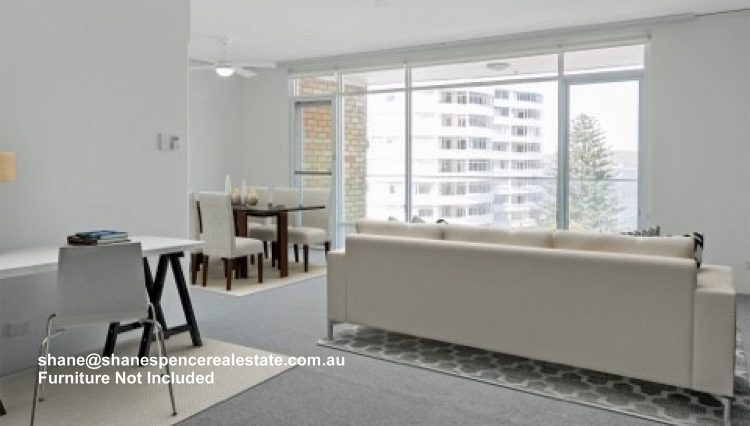 Spacious lounge dining area